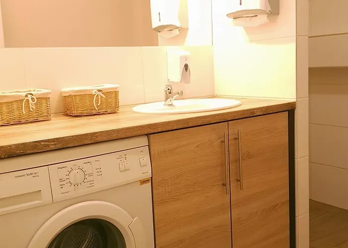 - Srodmiescie Vandrerhjem *